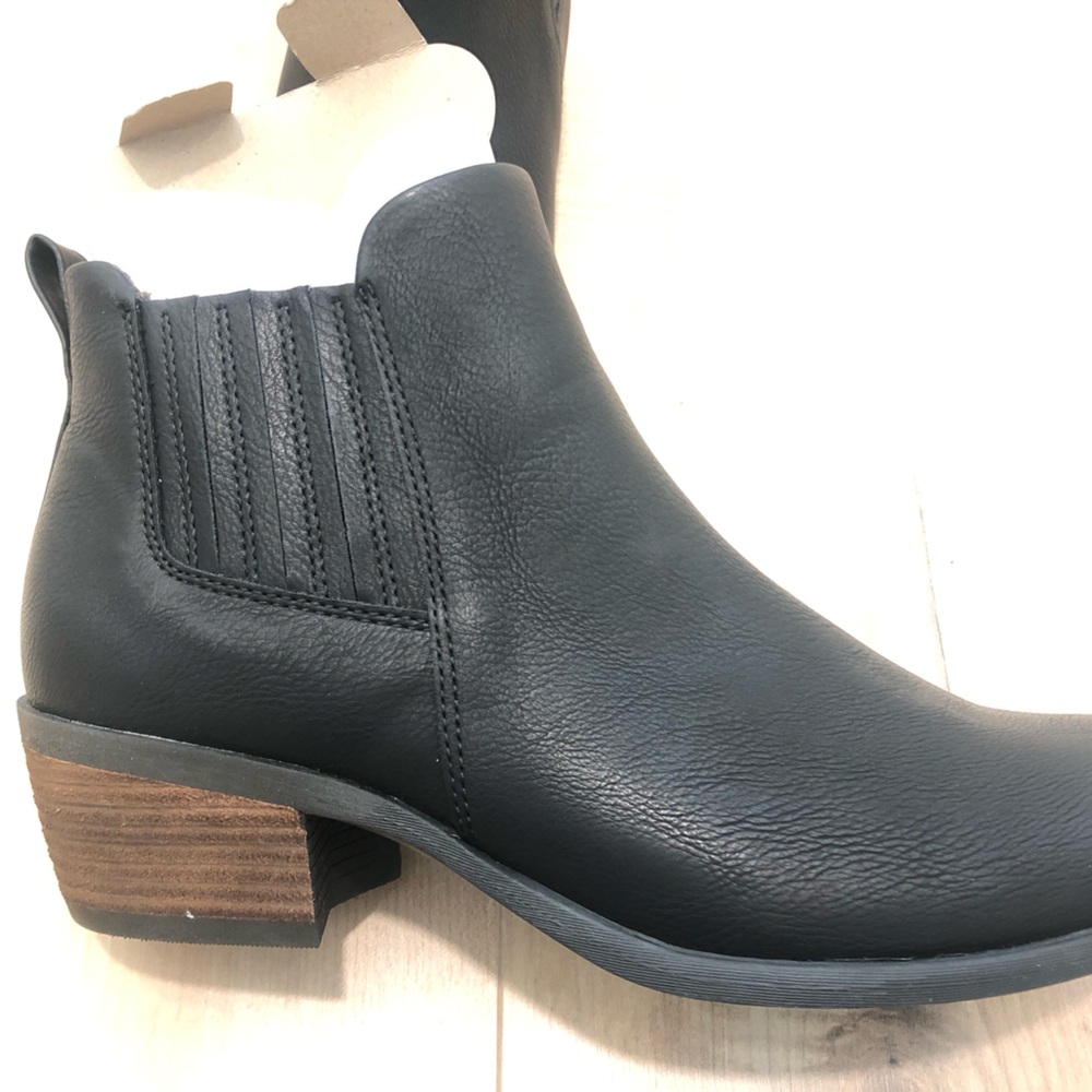 Big On Comfort Lana booties size 11